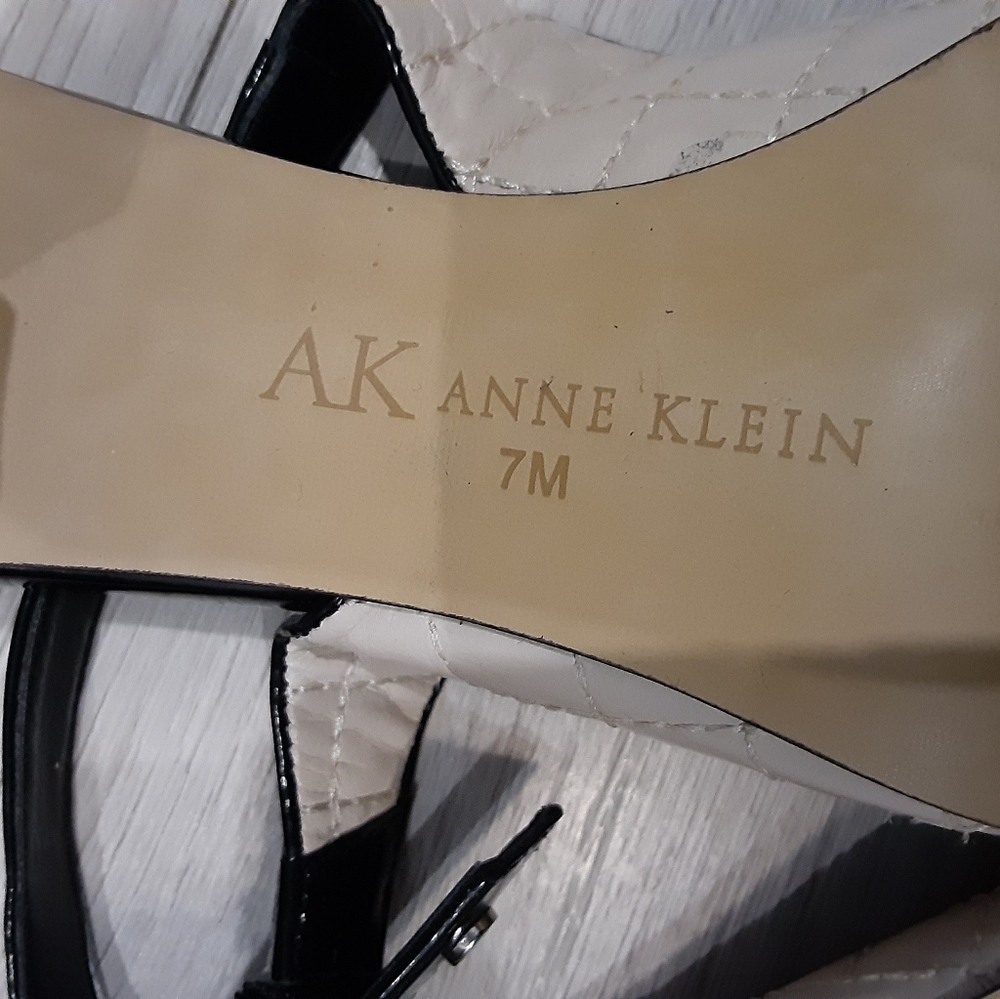 Shoes - Picture 3 of 10